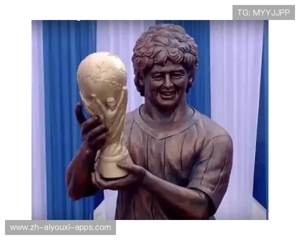 马拉多纳雕像揭幕，现场万人落泪