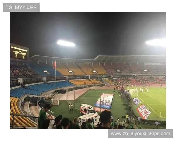 保安梦见空看台上坐满了人,梦见看台座位 保安梦见空看台上坐满了人,梦见看台座位